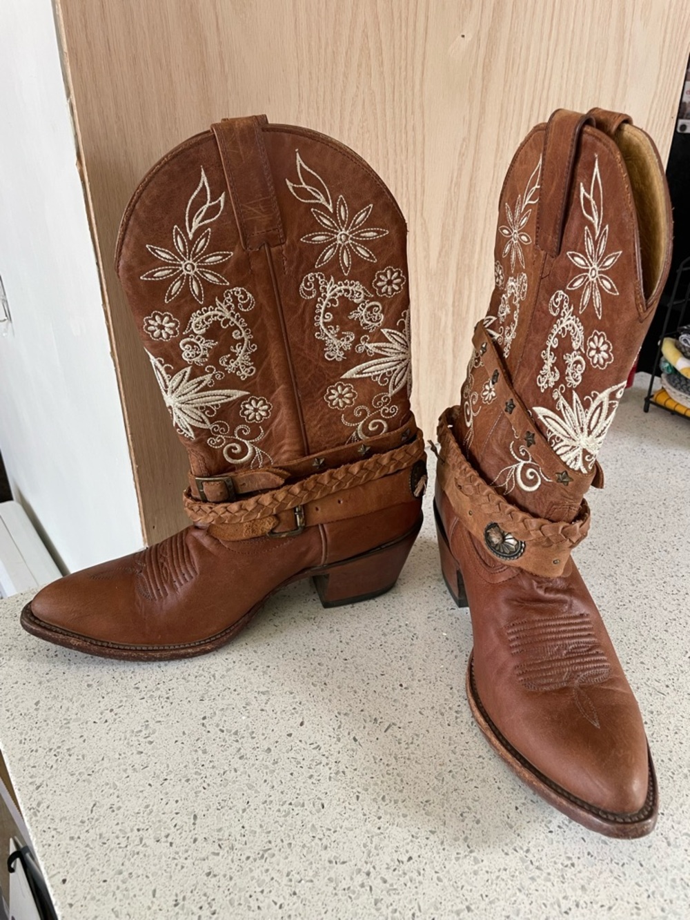 Shyanne embroidered cowboy boots braided fringe size 8